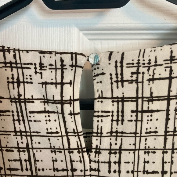 Calvin Klein sleeveless top - Picture 4 of 7